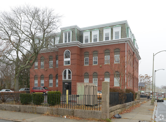 Building Photo - 167 Acushnet Ave