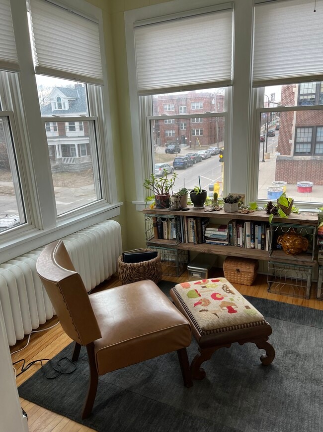Foto del edificio - 2555 Emerson Ave S