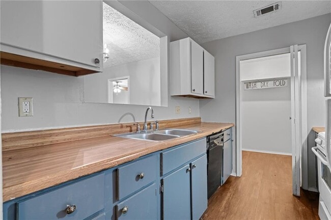 Foto del edificio - 5324 Ridge Forest Dr