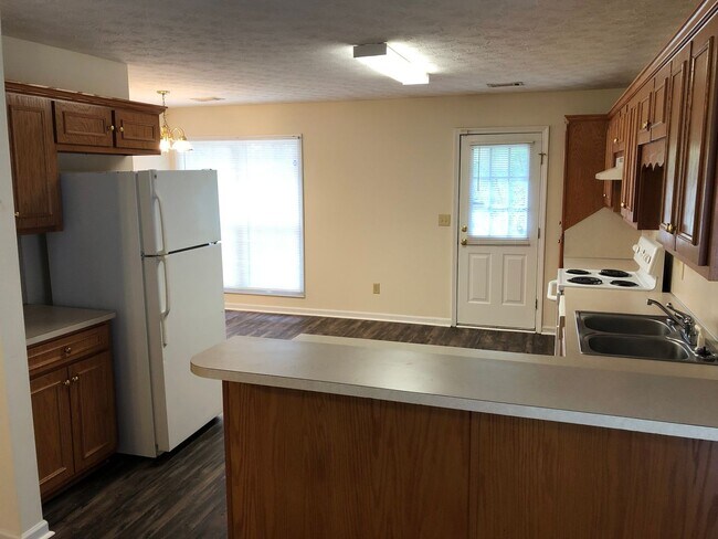 Building Photo - 717 Pine Hill Ct
