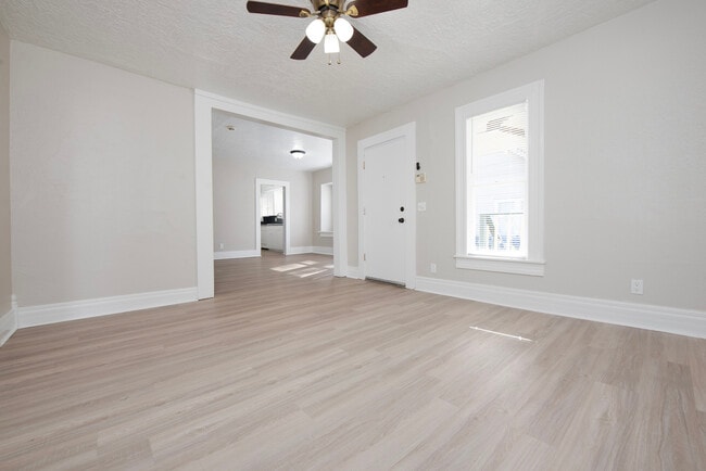 Building Photo - 422 E Eufaula St