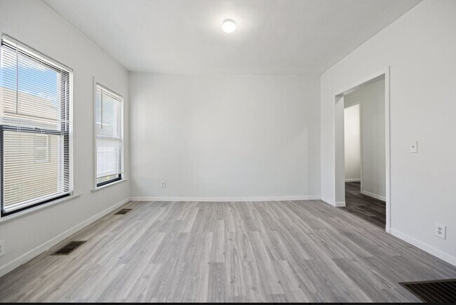 Building Photo - 2835 W 38th Pl