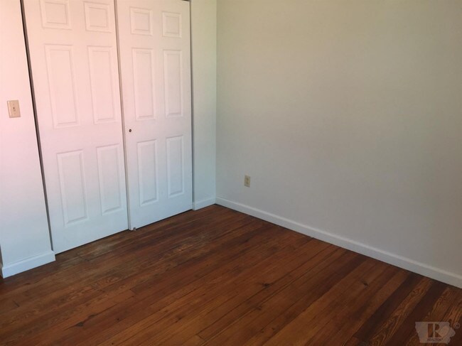 Bedroom - 998 IL-96