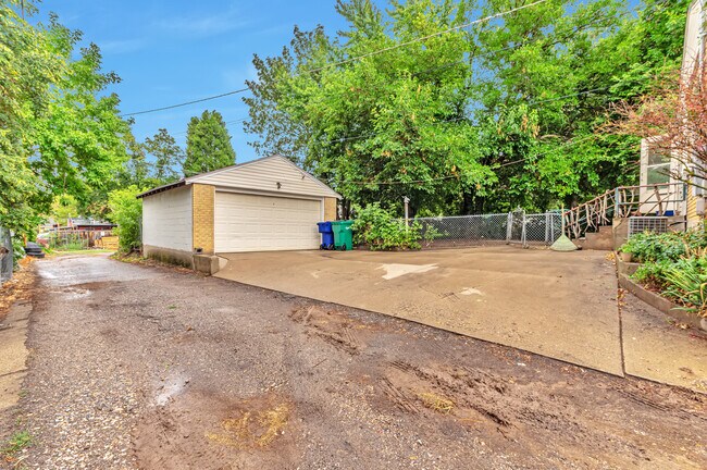 Foto del edificio - 1220 Binford St