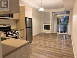 Building Photo - 335 College St