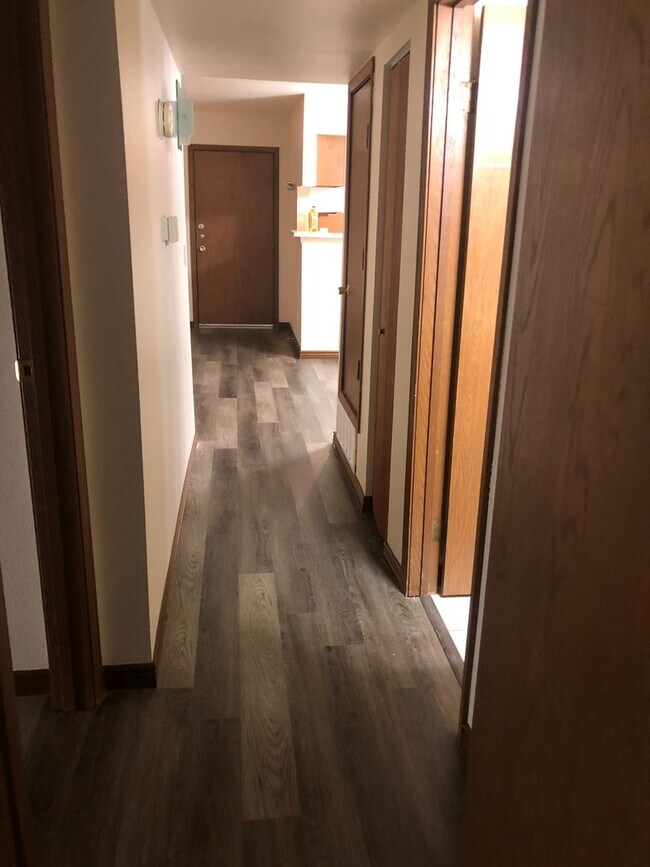 Foto del edificio - Spacious 2-bedroom Condo-Ground level!