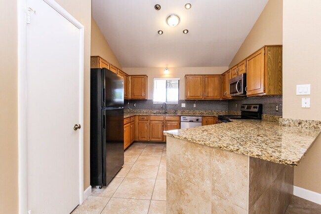 Building Photo - 7352 W Morrow Dr