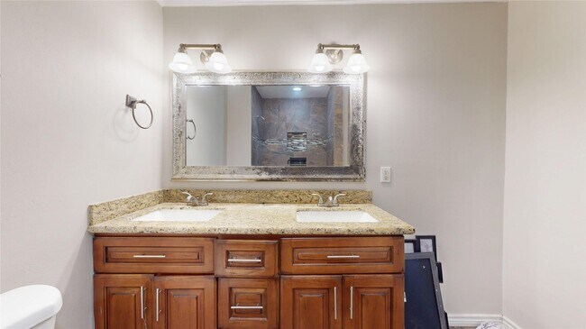 Foto del edificio - 2139 Middle Creek Dr