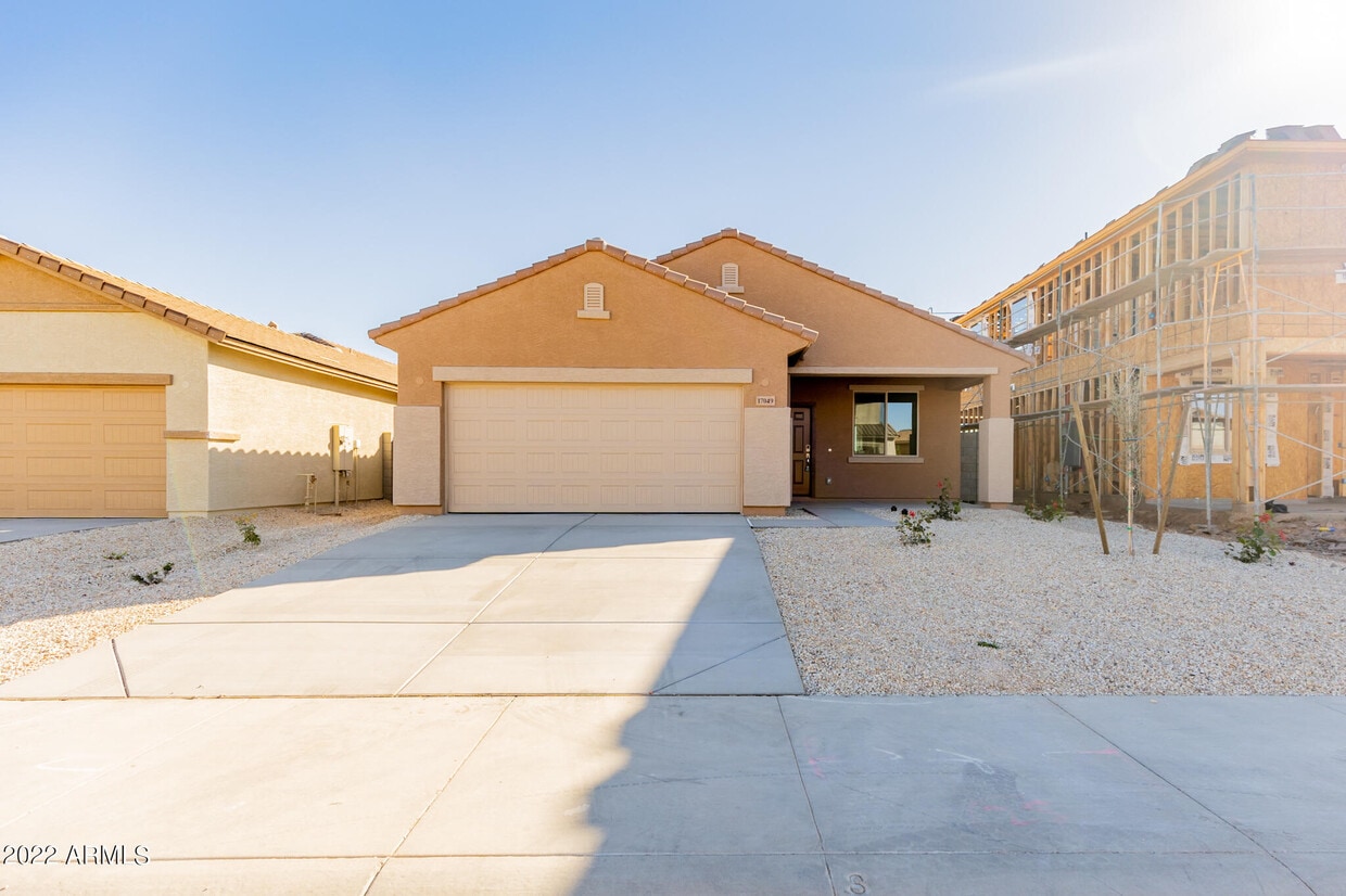 Foto principal - 17049 W Alice Ave
