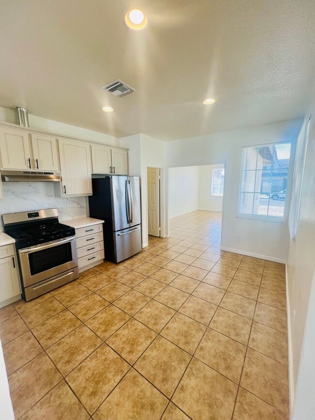 Foto del edificio - Charming Single-Story 3-Bedroom Home with Bonus Room