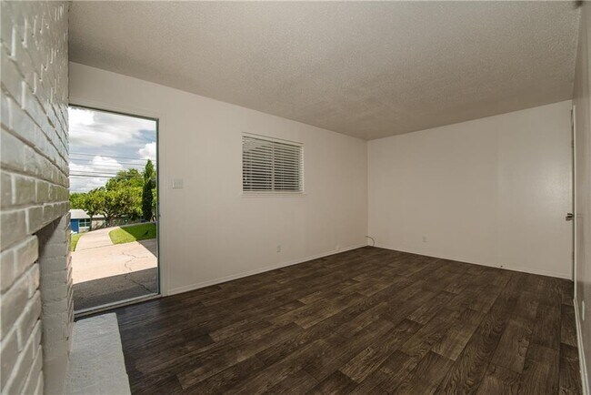 Foto del edificio - 1715 Taylor Gaines St