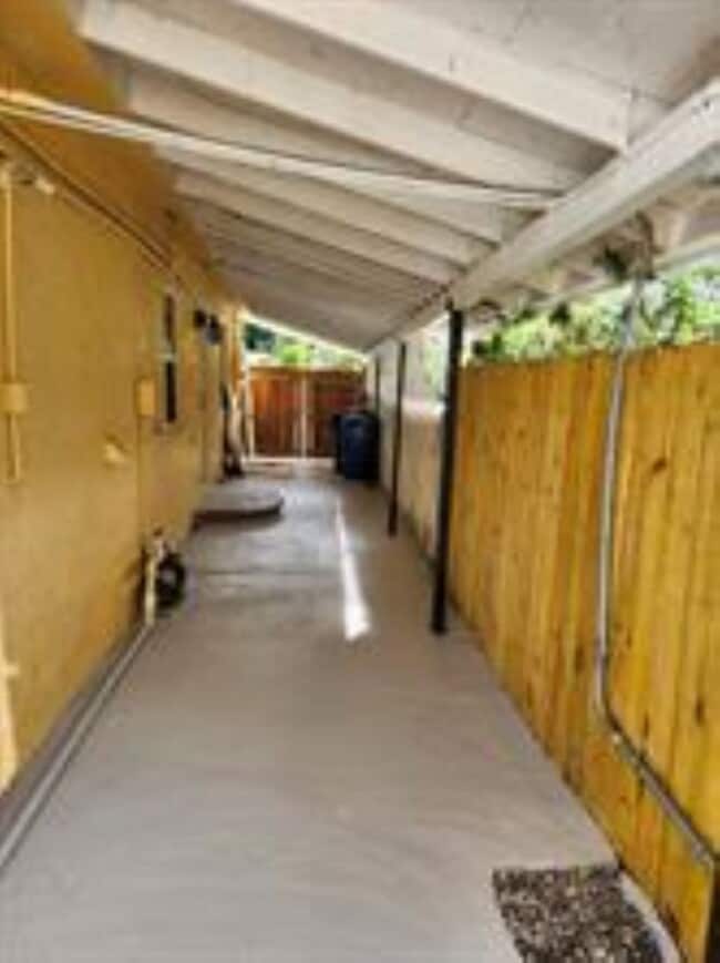 Building Photo - 953 NE 34th St