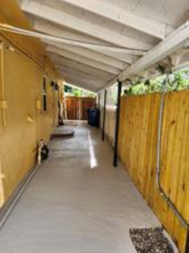 Foto del edificio - 953 NE 34th St