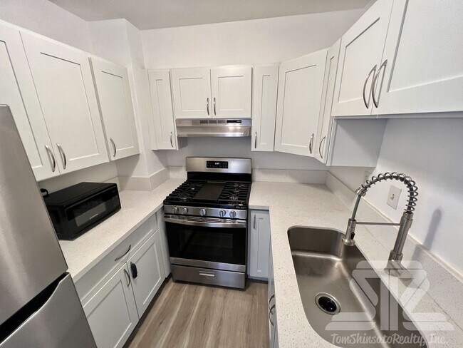 Building Photo - 2 Bedrooms | 1 Bathroom | 1 Parking in Wai...