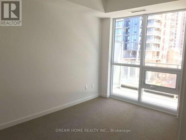 Photo du bâtiment - 52 Forest Manor Rd