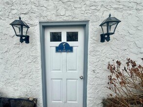 Building Photo - 3 Toms Point Ln