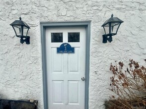 Building Photo - 3 Toms Point Ln