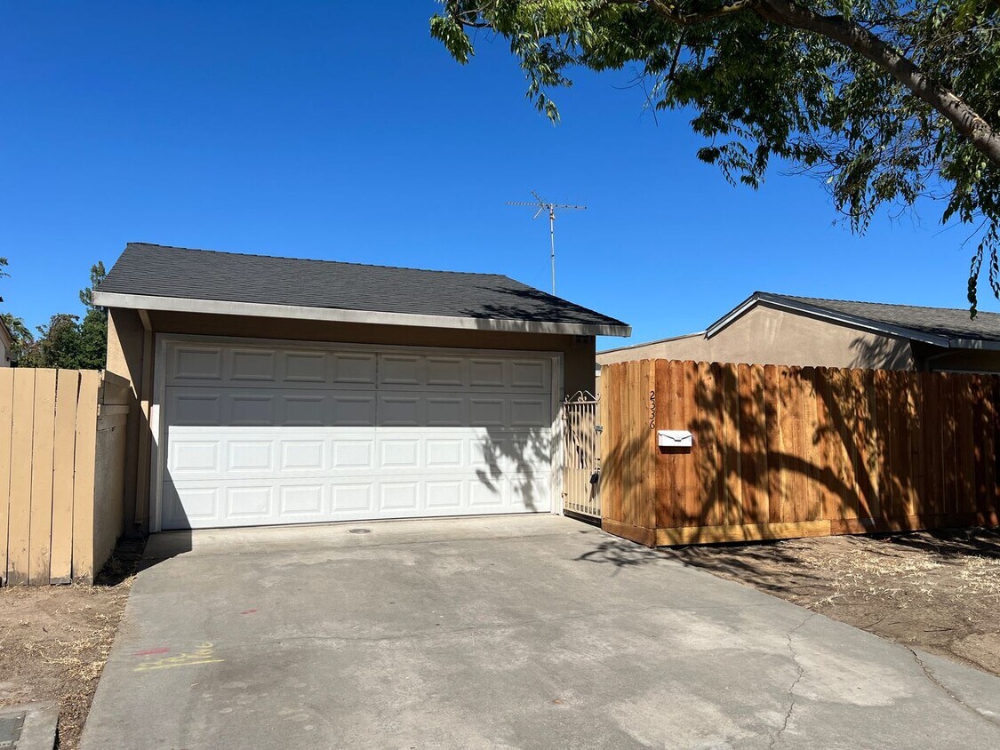 Primary Photo - Single story 3 bedroom with two car garage!