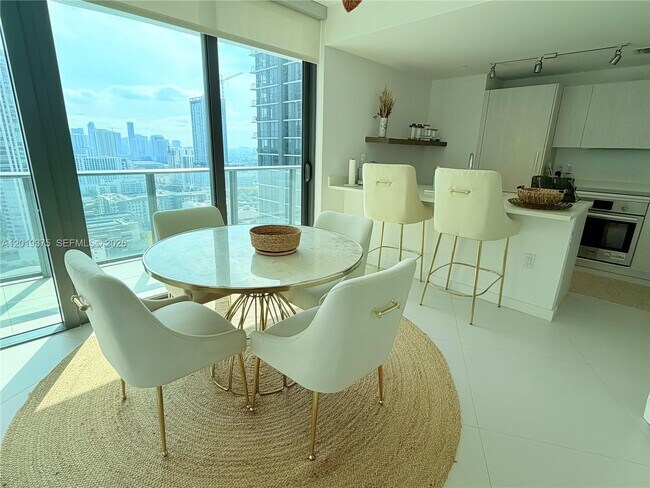 Foto del edificio - 501 NE 31st St