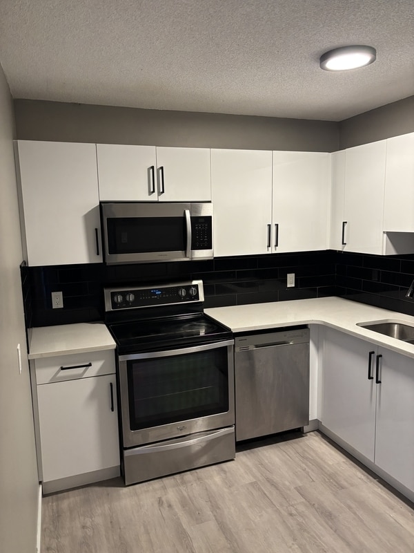 Building Photo - 12525-12118 118 Ave NW