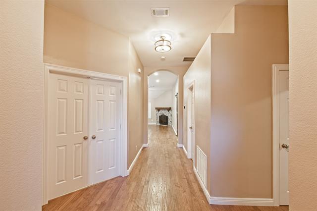 Building Photo - 4814 Redwood Dr