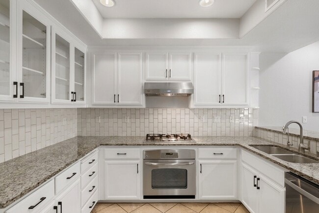 Building Photo - 1271 Westbury Dr