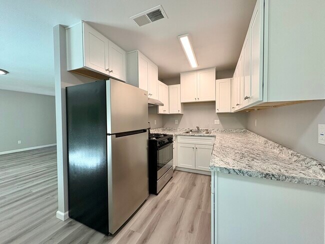 Foto del edificio - Beautifully updated Auburn apartment!