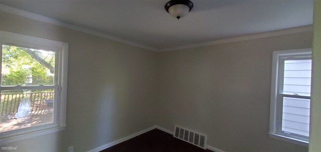 Building Photo - 3 br, 1 bath House - 22014 Saxony Ave