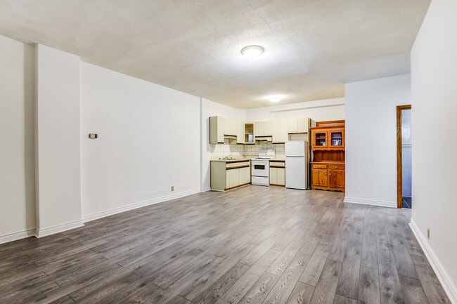 Photo du bâtiment - 1033 St Clair Av W