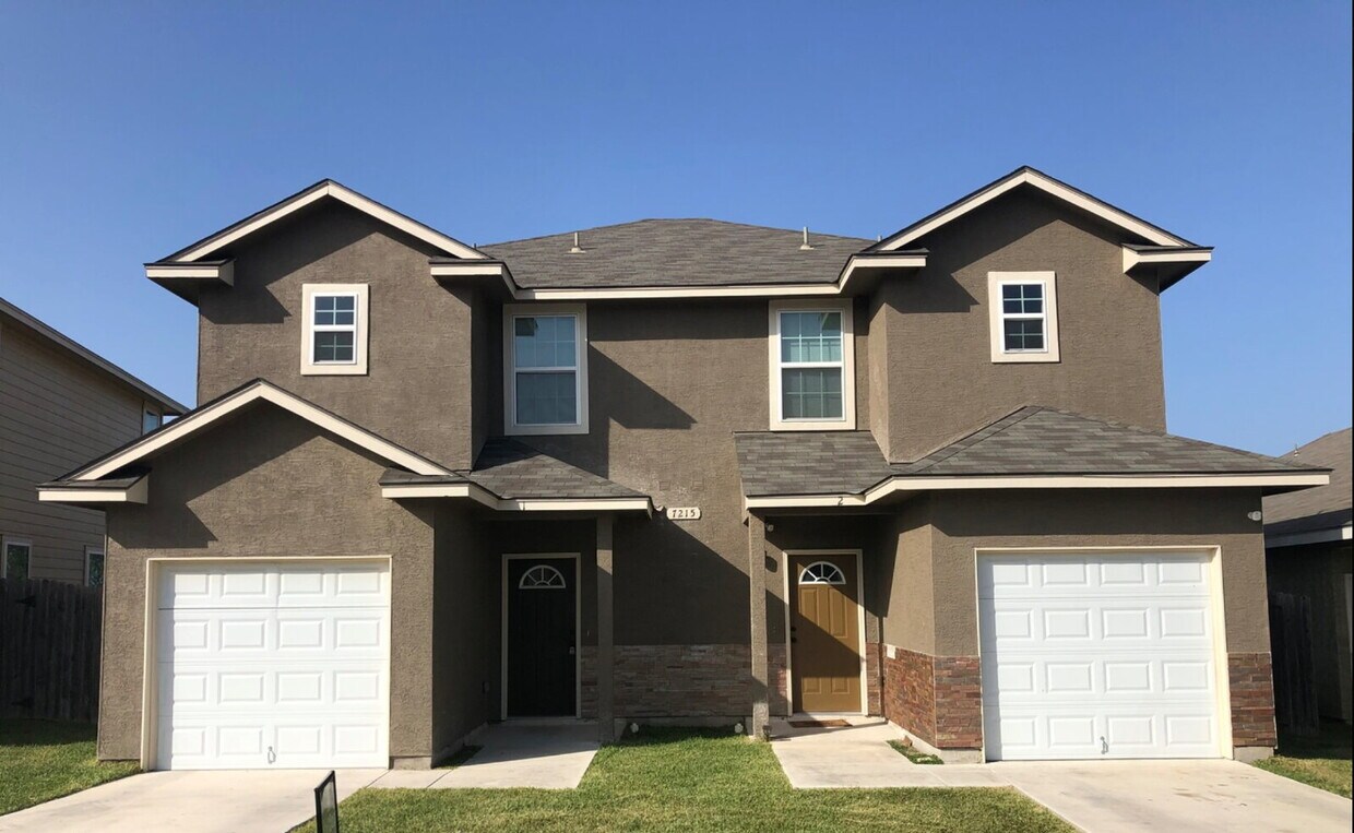 Primary Photo - "Spacious 3-Bedroom Condo Oasis with 2.5 B...