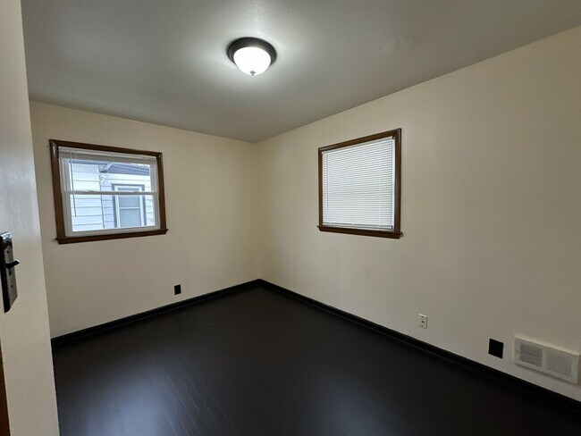 Building Photo - 6528 W Lawn Ave