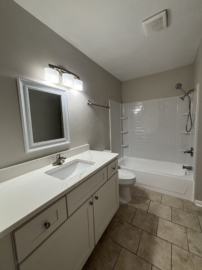 Building Photo - "Cozy Coastal Living: Charming 2-Bed, 1.5 Bath Retreat on Beach Drive, Panama City Beach!"