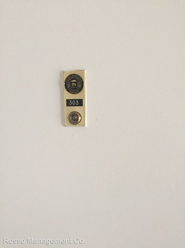 Foto del edificio - 452 E Elmwood Ave