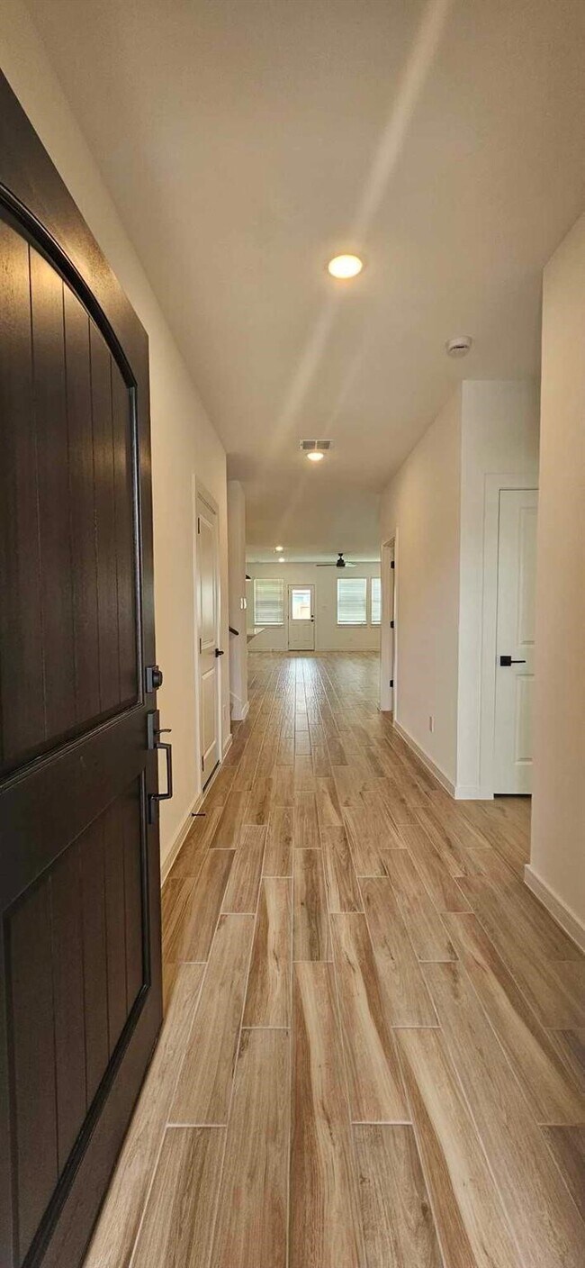 Foto del edificio - 8423 Bay Rdg Cir