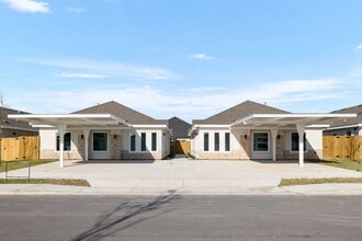 Building Photo - 823 N Woodson Ave