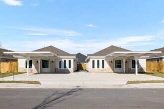 Building Photo - 913 N Woodson Ave