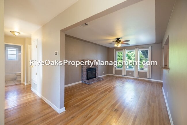 Building Photo - 102 Grenoble Way