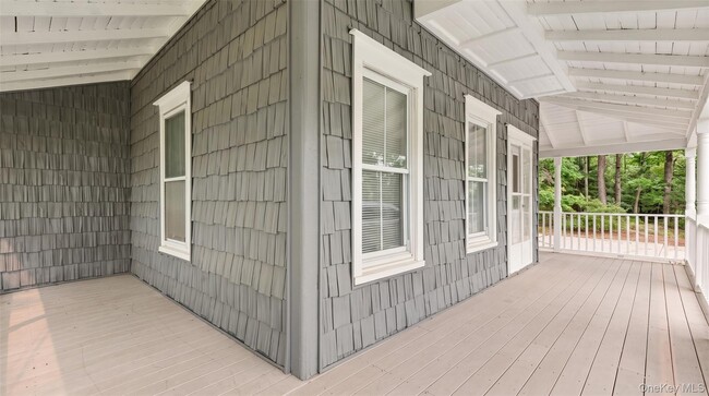 Building Photo - 376 Montauk Hwy