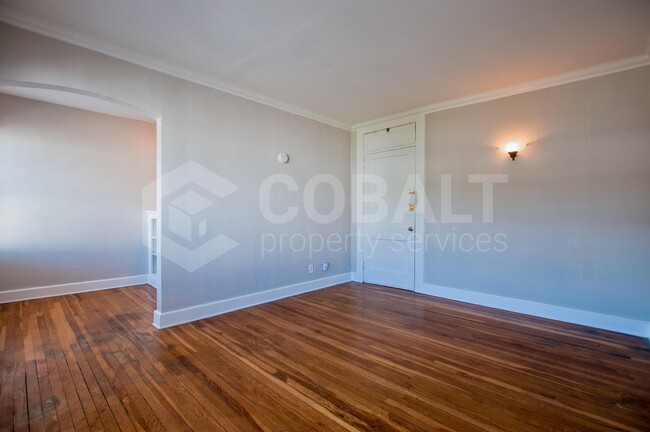 Foto del edificio - 678 Somerset Terrace NE