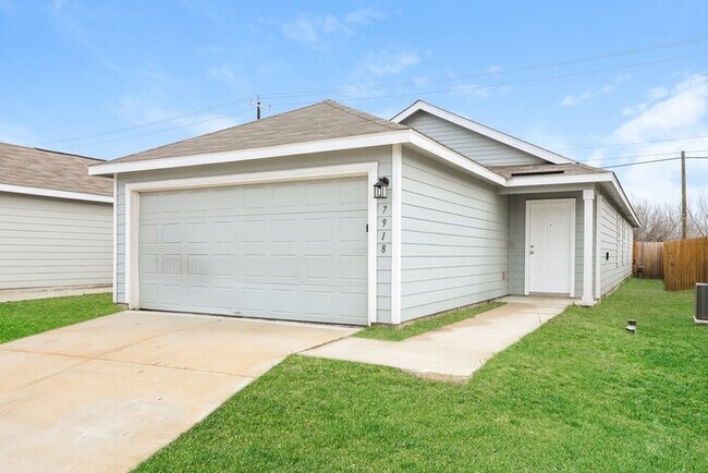 Foto del edificio - 7918 Serro Medina