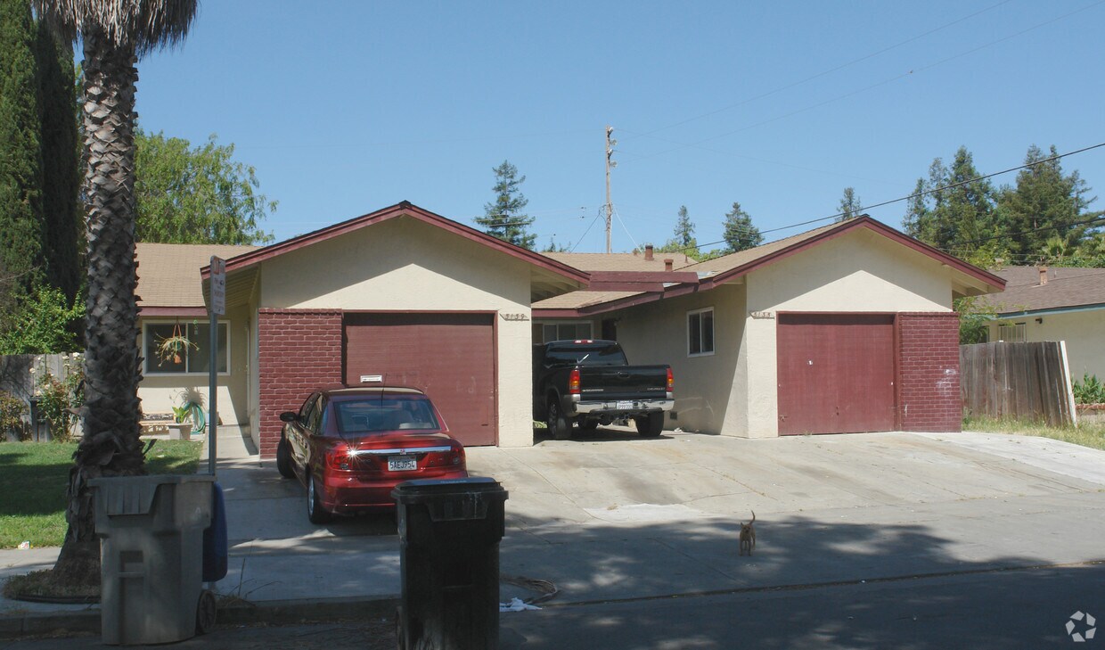 Building Photo - 5135-5139 Snow Dr