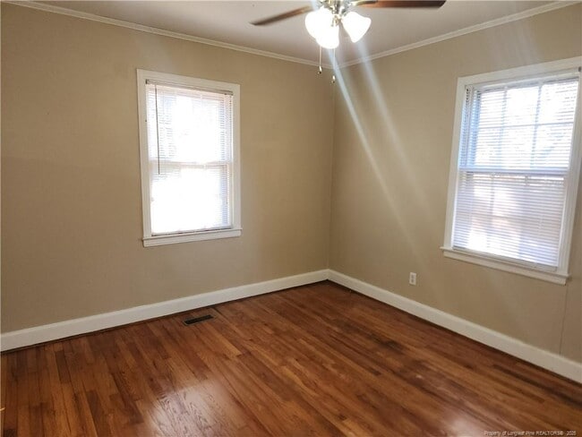 Building Photo - 231 Pinecrest Dr