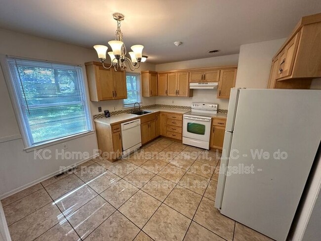 Building Photo - 5911 Farley Ave