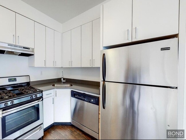 Building Photo - 957 Second Avenue