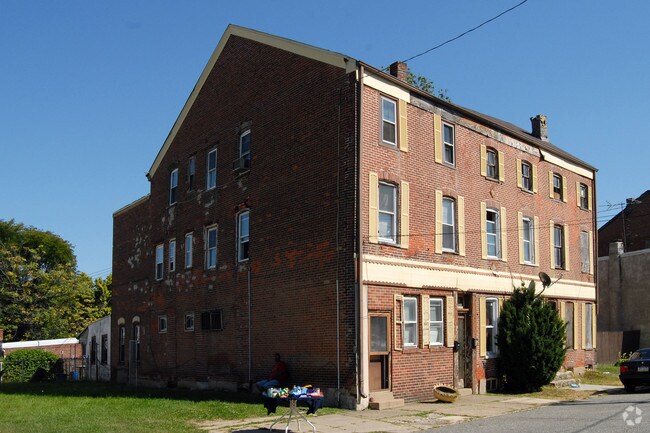 Building Photo - 423 Concord Ave