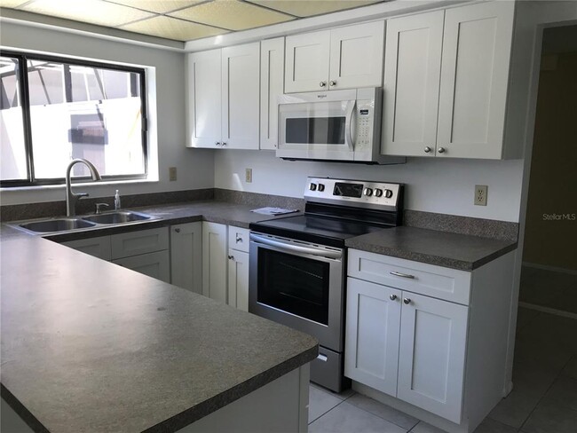 Building Photo - 3828 Glen Oaks Manor Dr