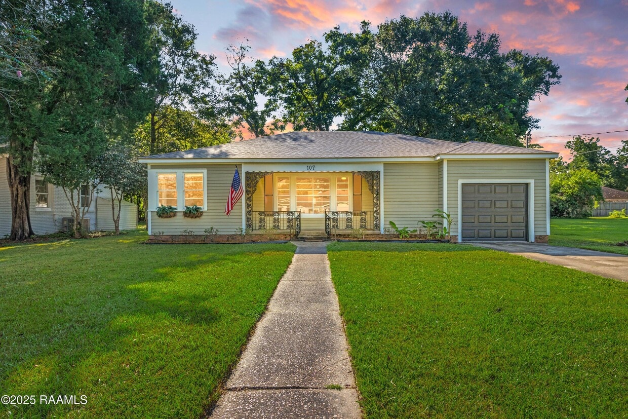 Primary Photo - 107 Acadian Dr