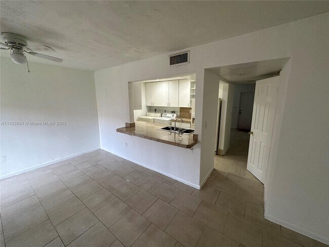 Foto del edificio - 2763 NW 196th St