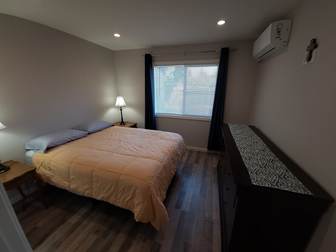 Foto principal - 1156 Davis St