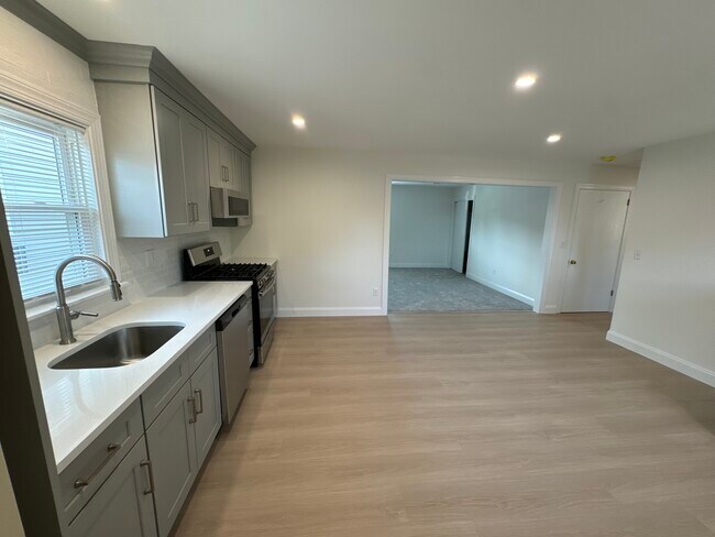Building Photo - 146 Schley St